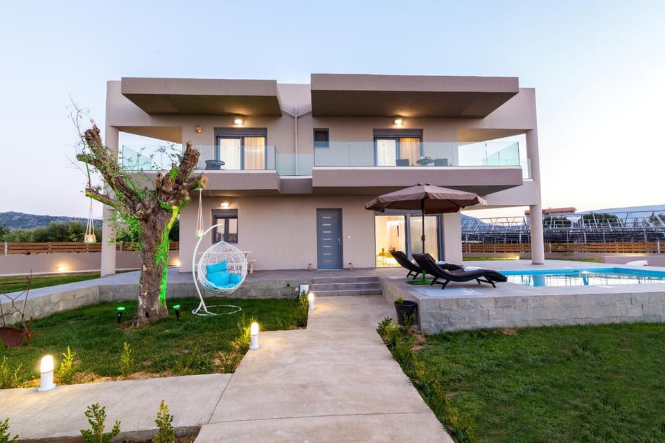 Property building, Patio, Natural landscape, Garden, Balcony/Terrace, Pool view, Swimming pool