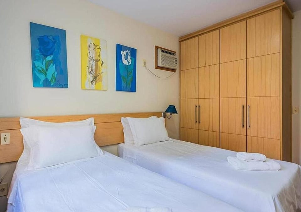 Photo of the whole room, Bedroom, towels, wardrobe