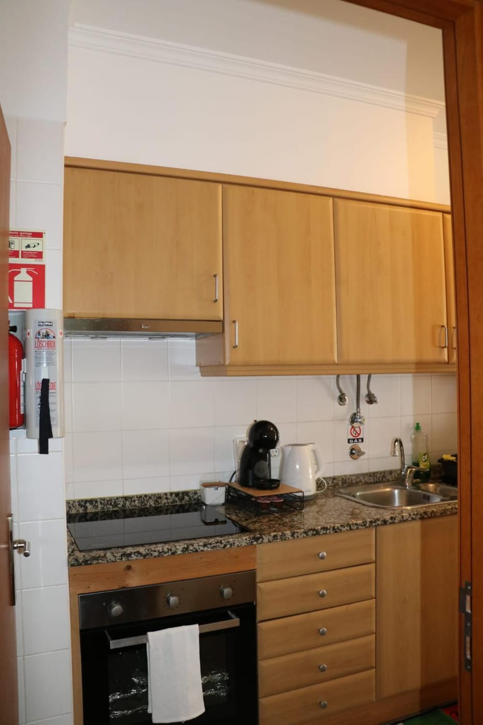 Coffee/tea facilities, oven, stove, stove