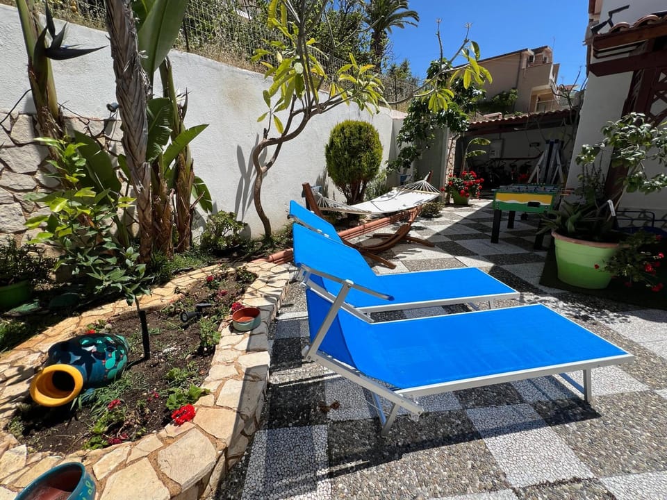 Garden, sunbed