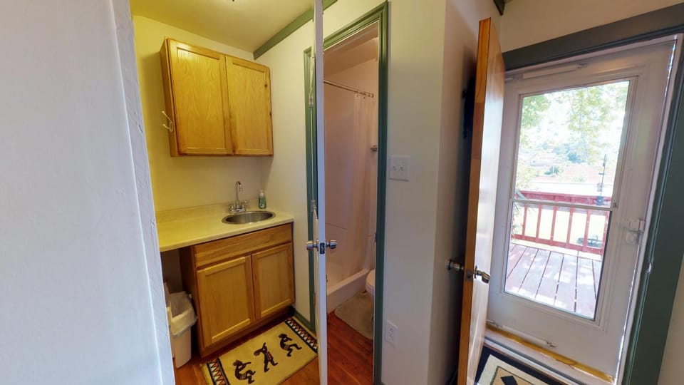 Bathroom, Kitchen or kitchenette