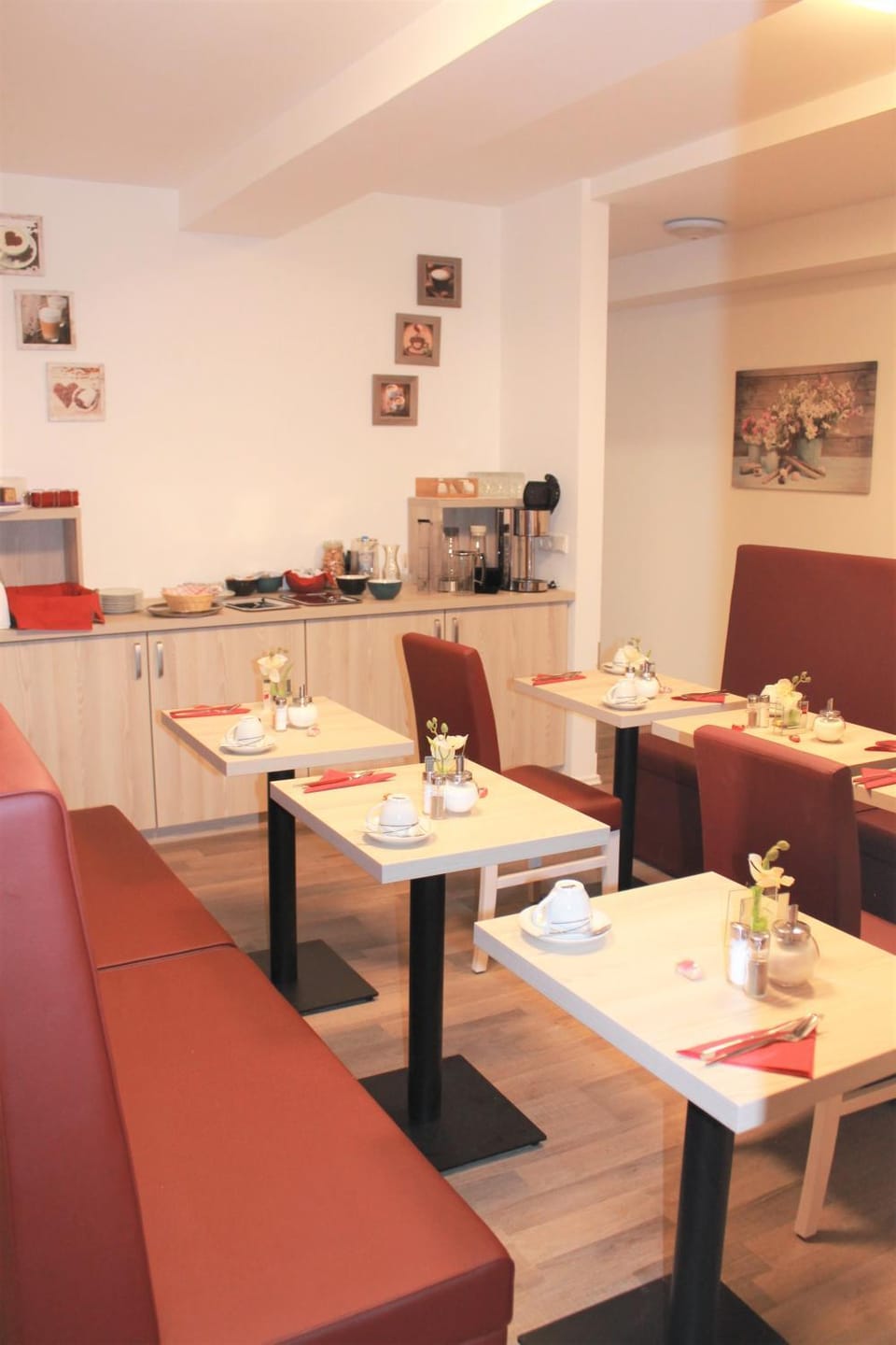Lounge or bar, Breakfast, Continental breakfast, Buffet breakfast