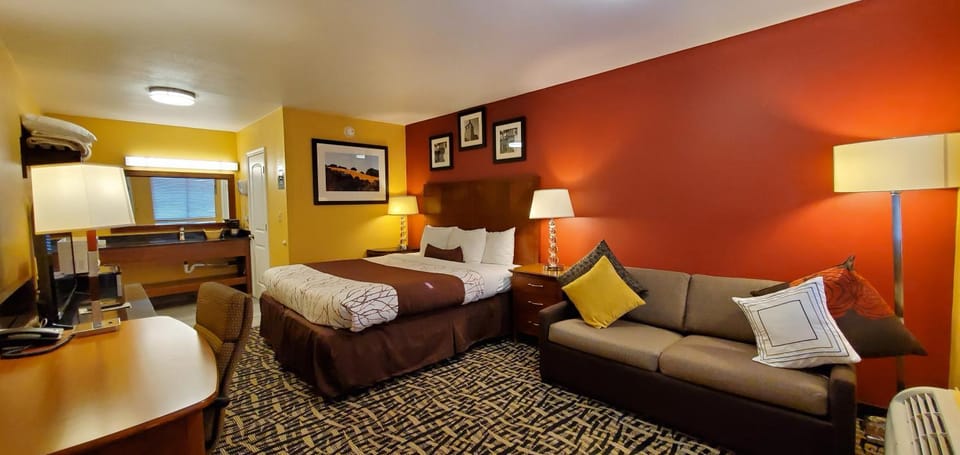 TV and multimedia, Seating area, Bedroom