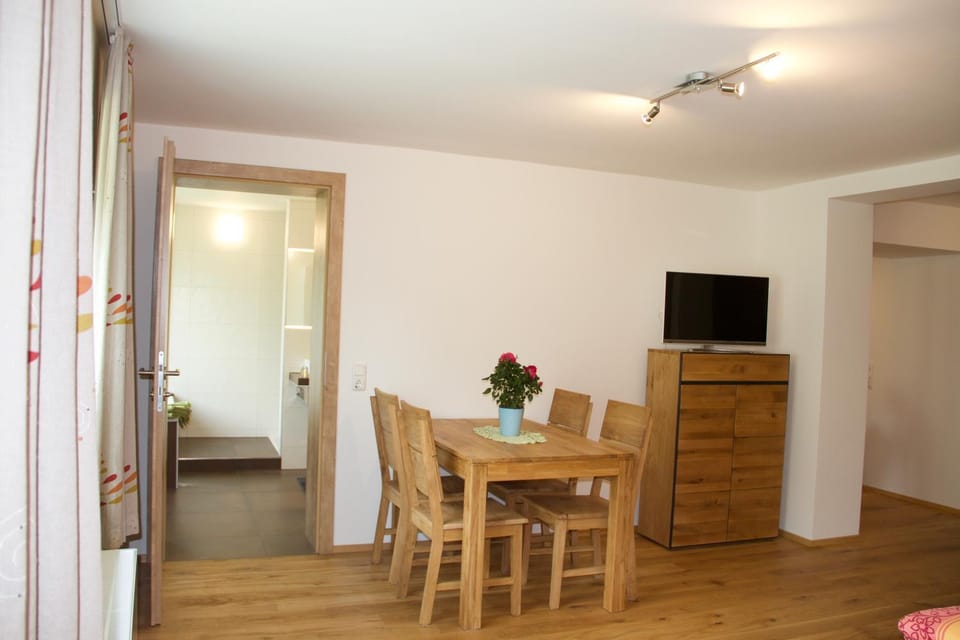TV and multimedia, Dining area