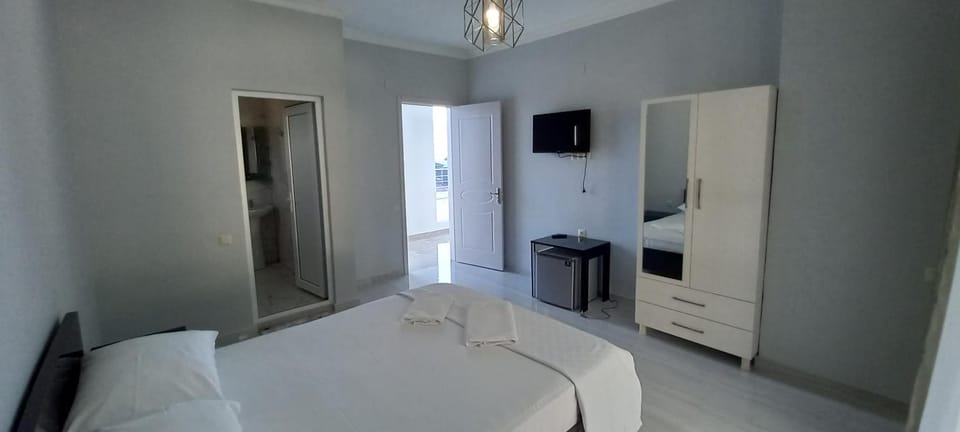 Bed, Bathroom, Photo of the whole room, Bedroom