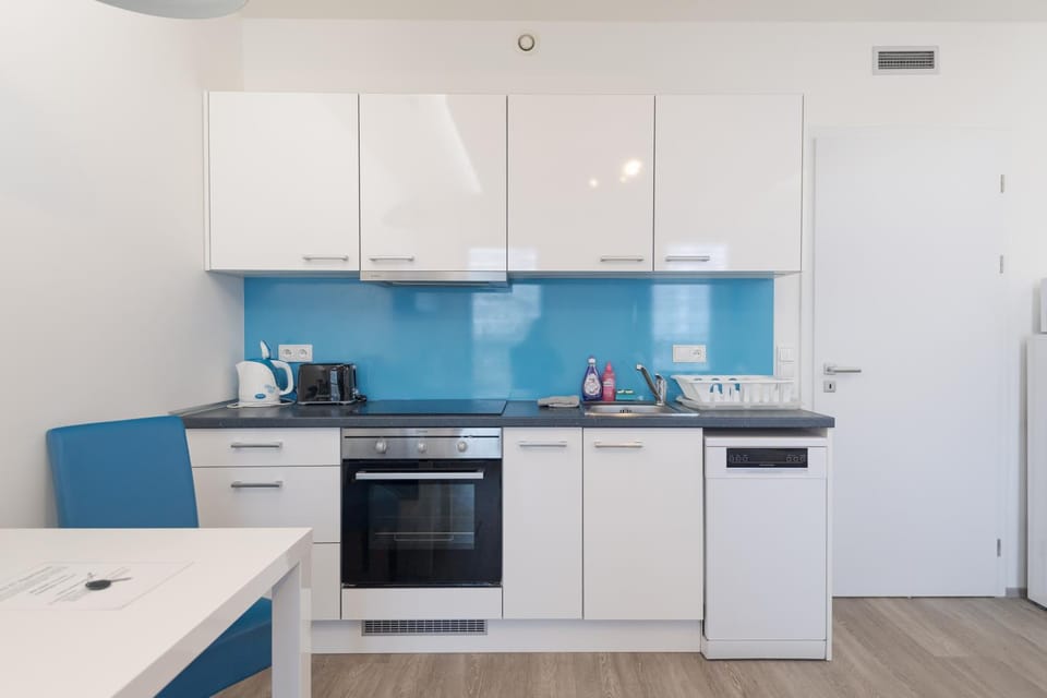 Kitchen or kitchenette, Communal kitchen