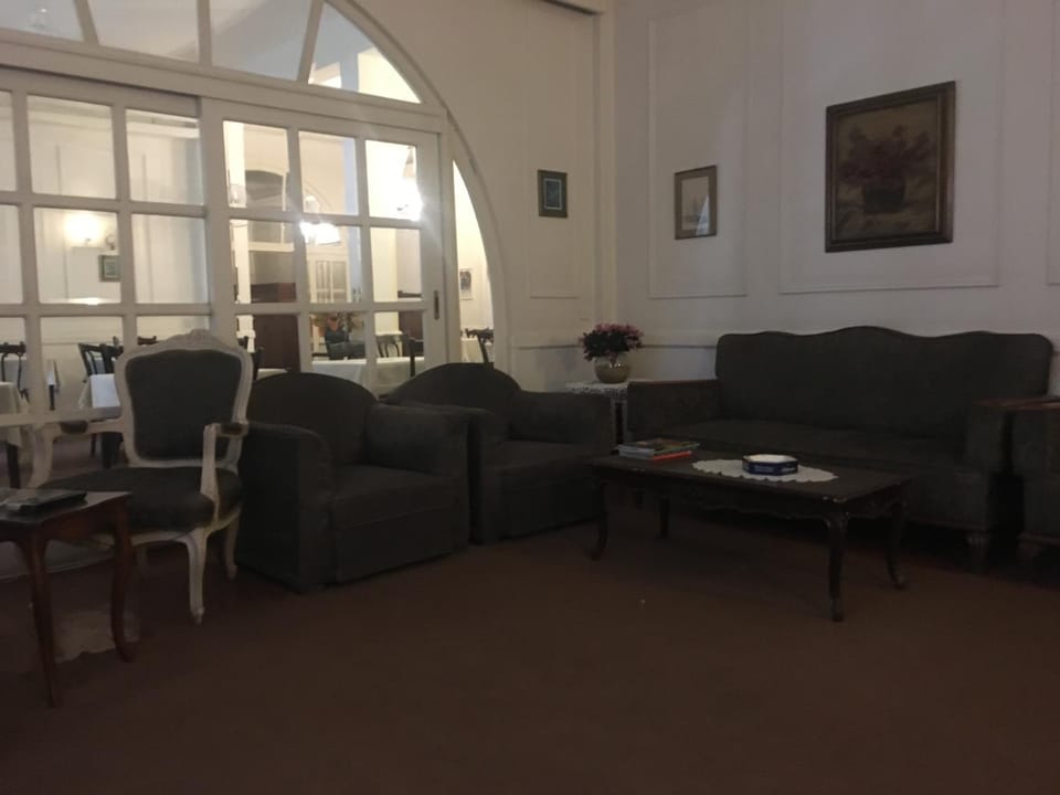 Communal lounge/ TV room