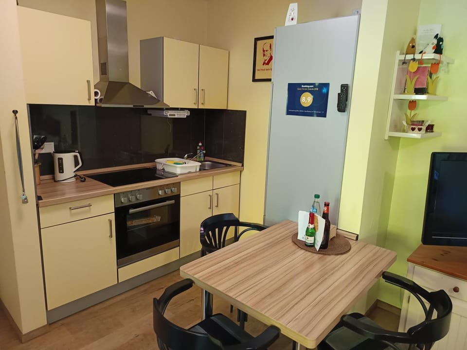 Seating area, kitchen