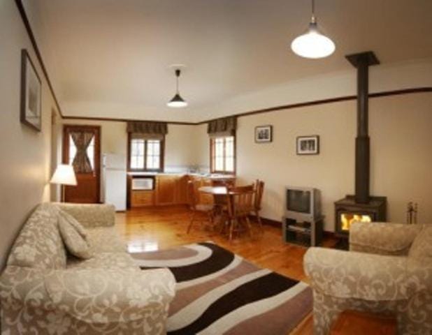 Cypress Ridge Cottages Nature lodge in Ballandean