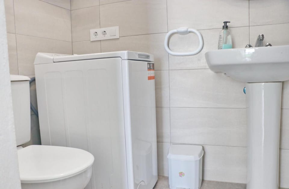 Bathroom, washing machine