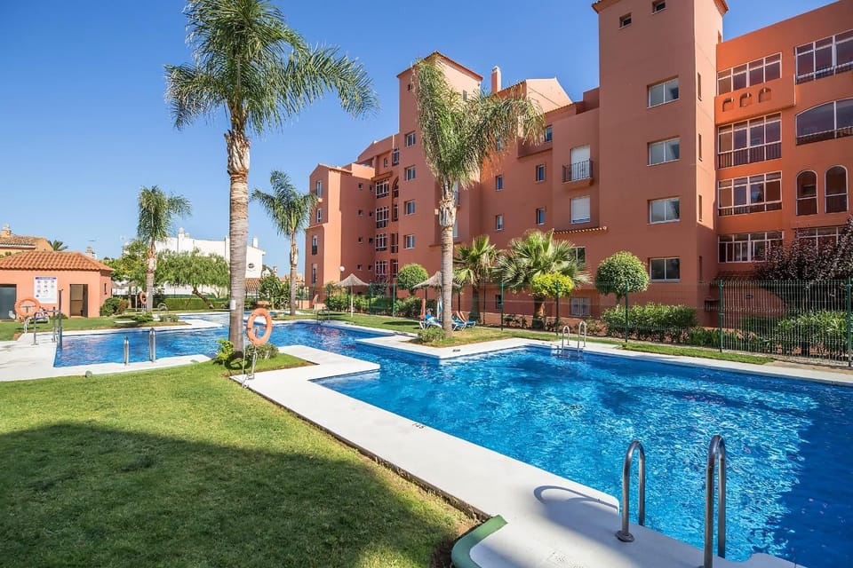 Swimming pool, Swimming pool