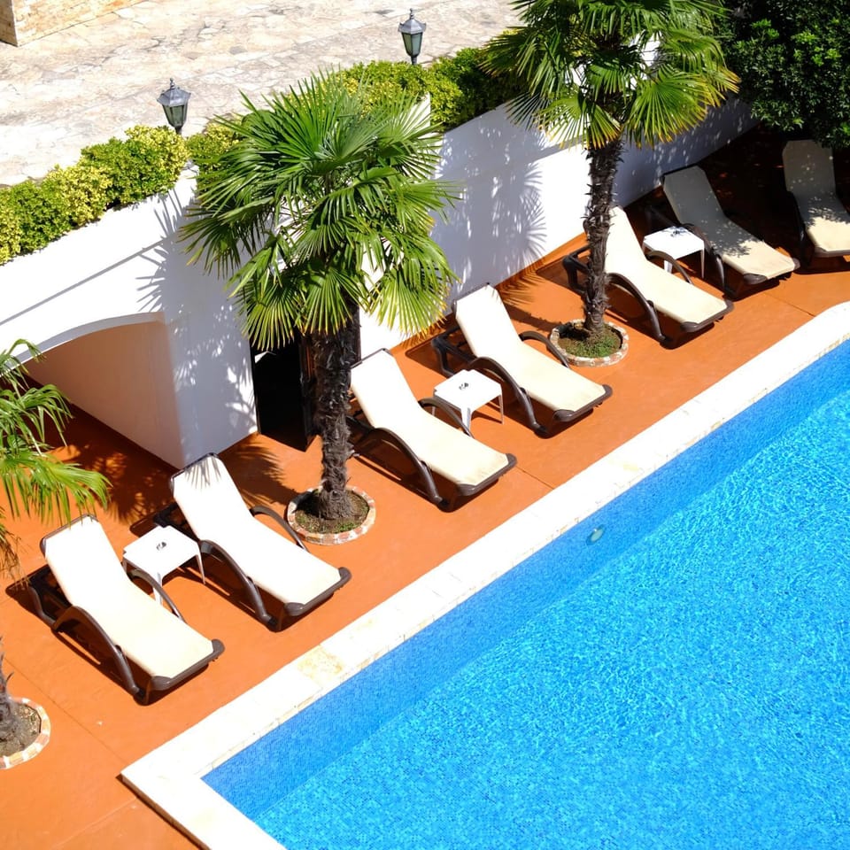 Balcony/Terrace, Pool view, Swimming pool, Swimming pool