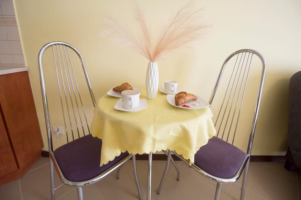 Living room, Food