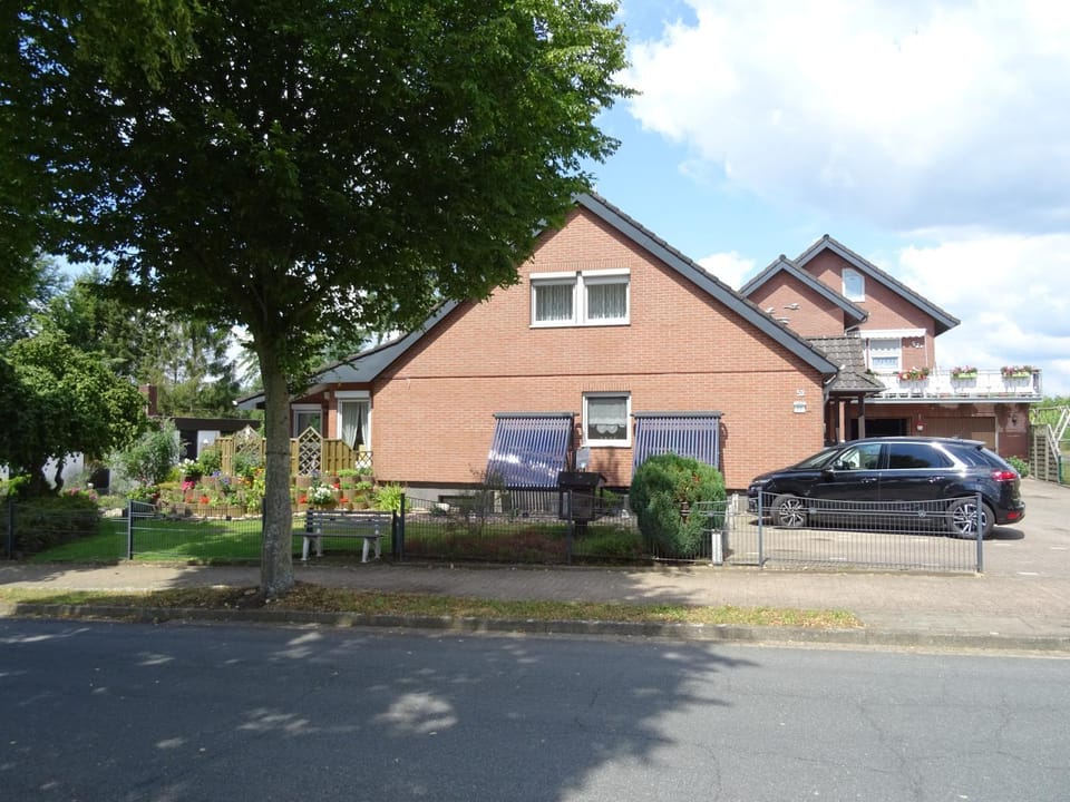 Property building, Facade/entrance, Garden