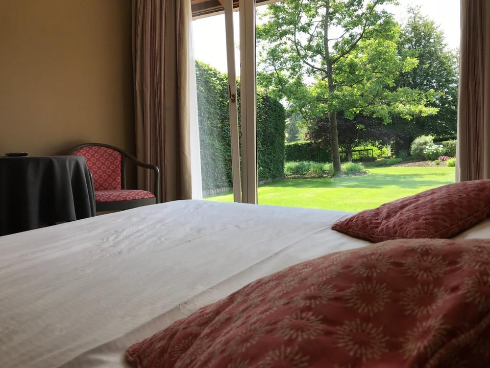 B&B La Romance du Lac Bed and Breakfast in Wallonia, Belgium