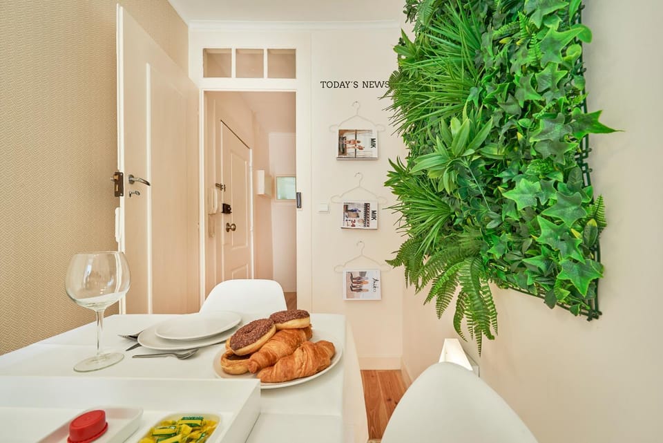 Patio, Communal lounge/ TV room, Activities, View (from property/room), Balcony/Terrace, Other, Decorative detail, City view, Landmark view, Street view, Area and facilities