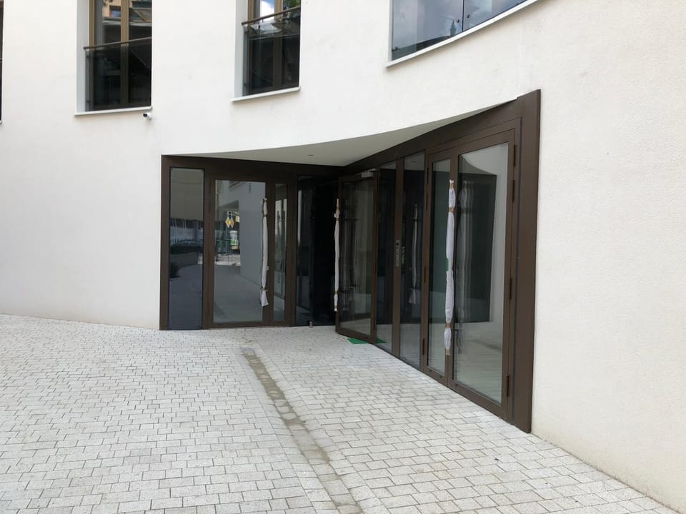 Facade/entrance