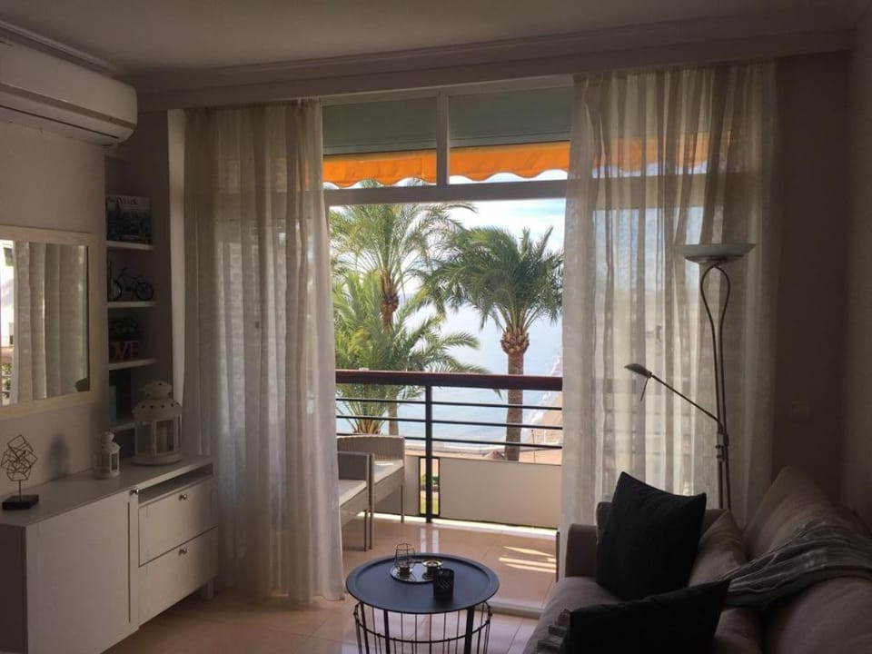Living room, Sea view