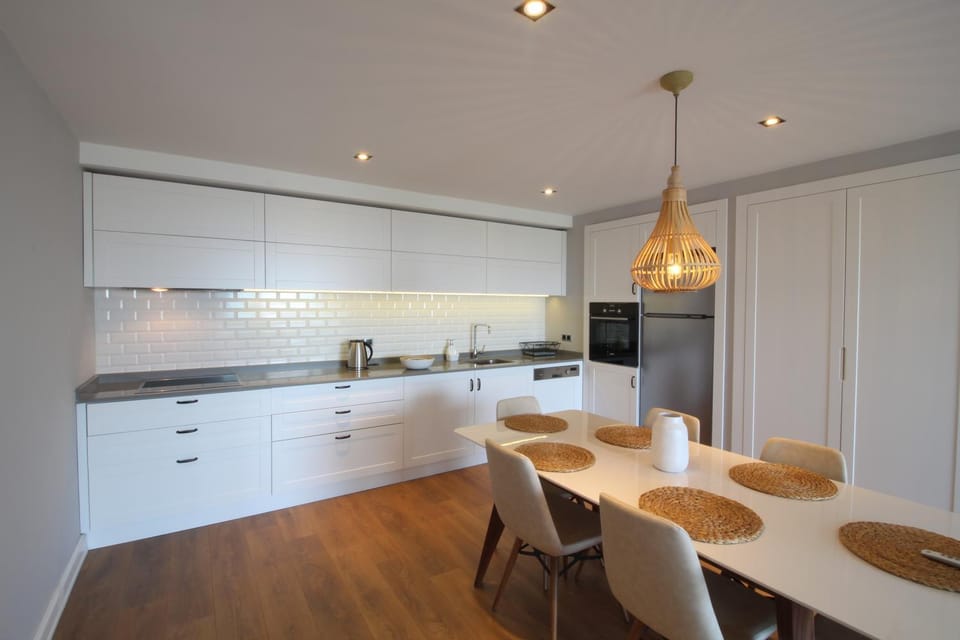 Kitchen or kitchenette, Dining area, stove