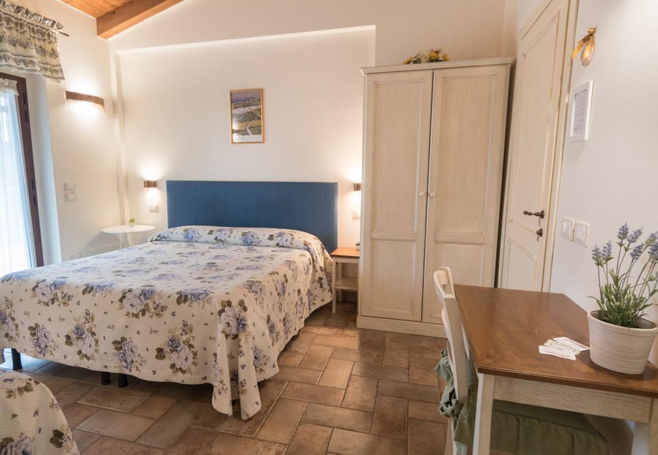 Bedroom, Facility for disabled guests