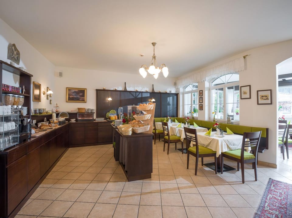 Food and drinks, Buffet breakfast, Internal: Not applicable to any particular room