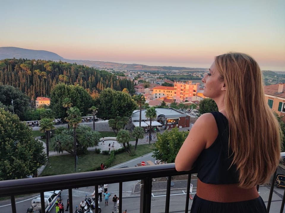 Nearby landmark, Natural landscape, View (from property/room), Balcony/Terrace