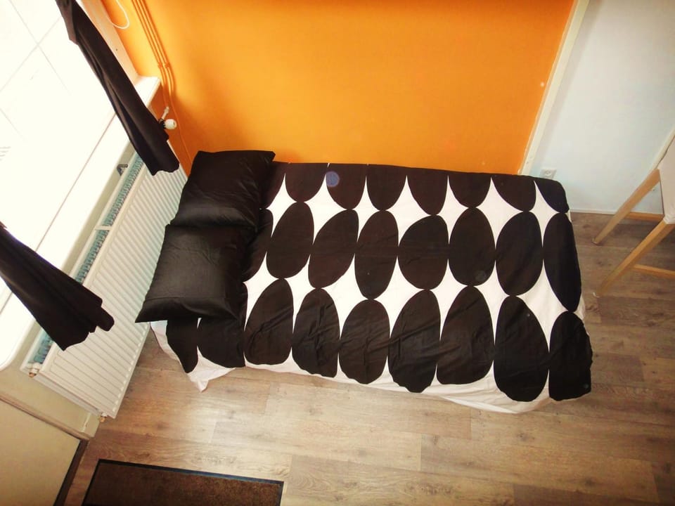Bed, Living room
