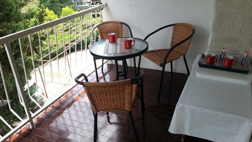 Balcony/Terrace, Decorative detail, Garden view