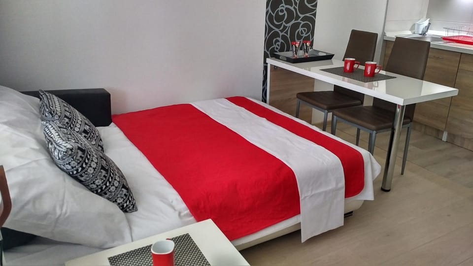 Bed, Living room, Decorative detail, Family