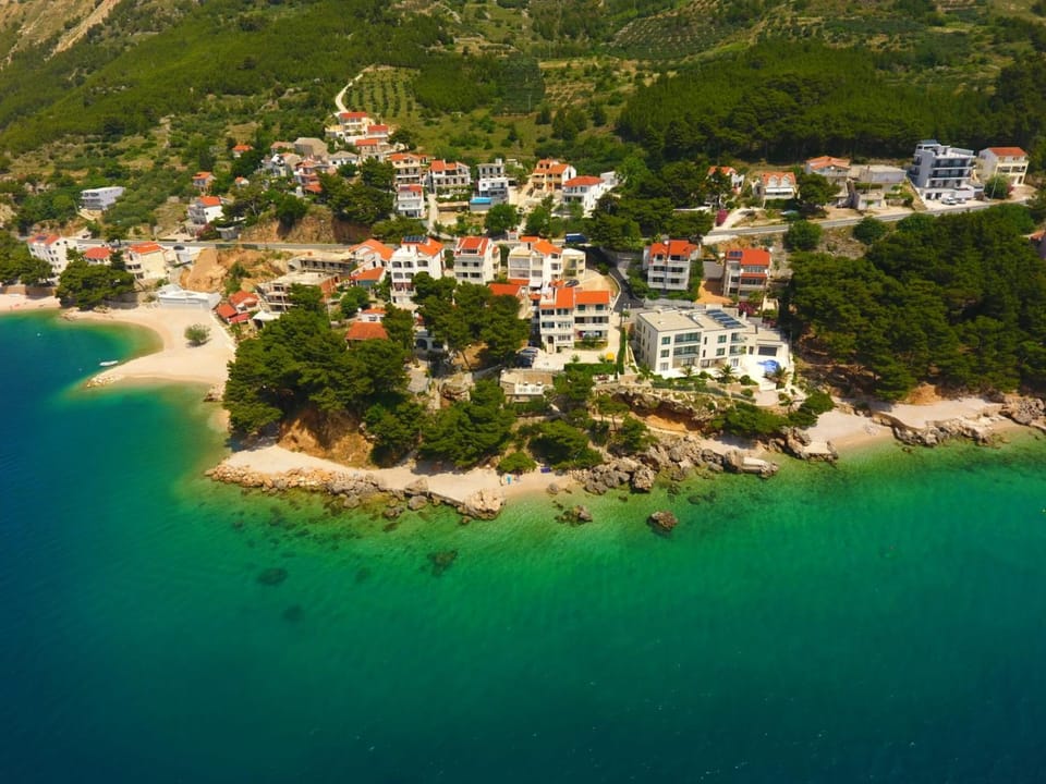 Property building, Day, Natural landscape, Bird's eye view, Beach, City view, Sea view