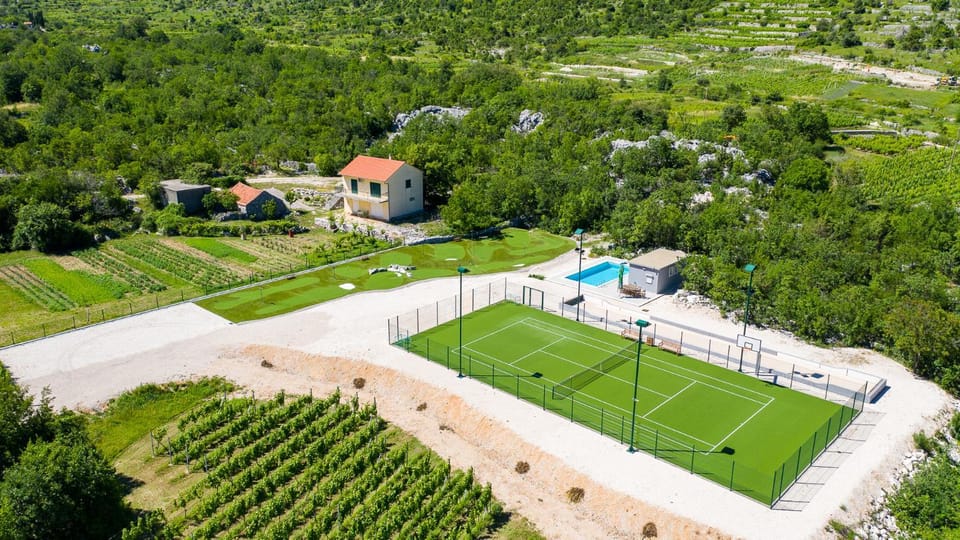 Tennis court