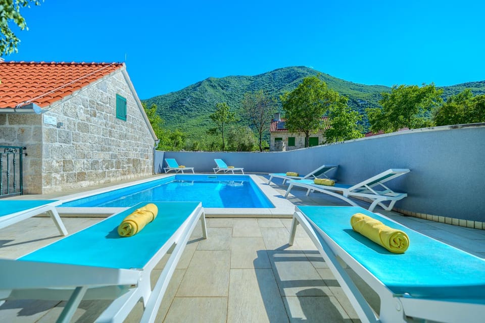 Property building, Swimming pool