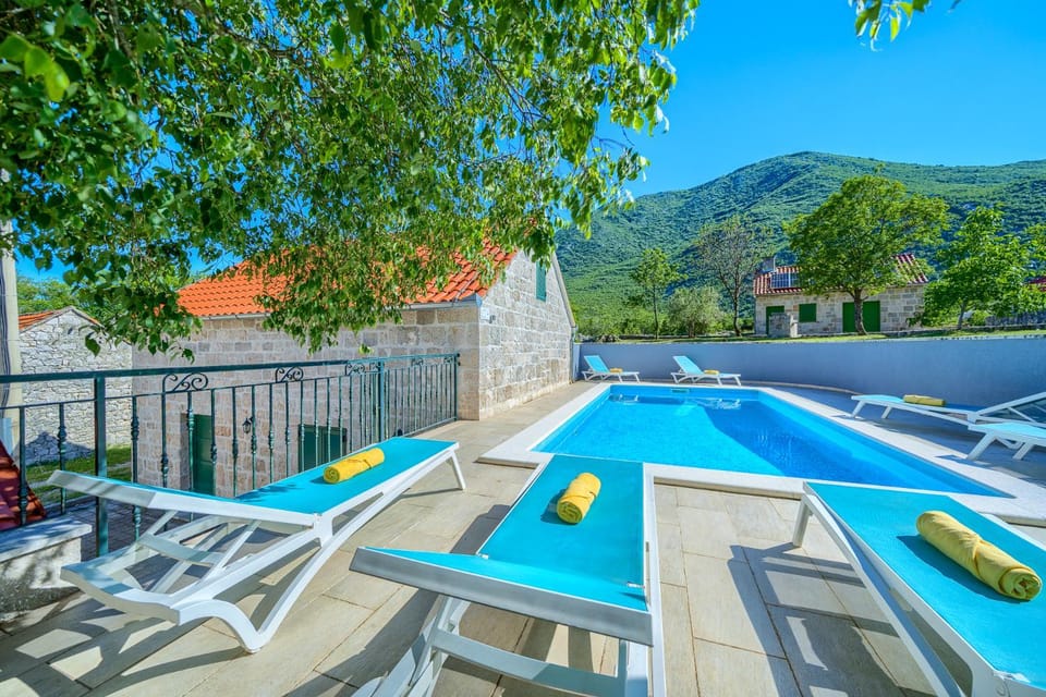 Property building, Swimming pool