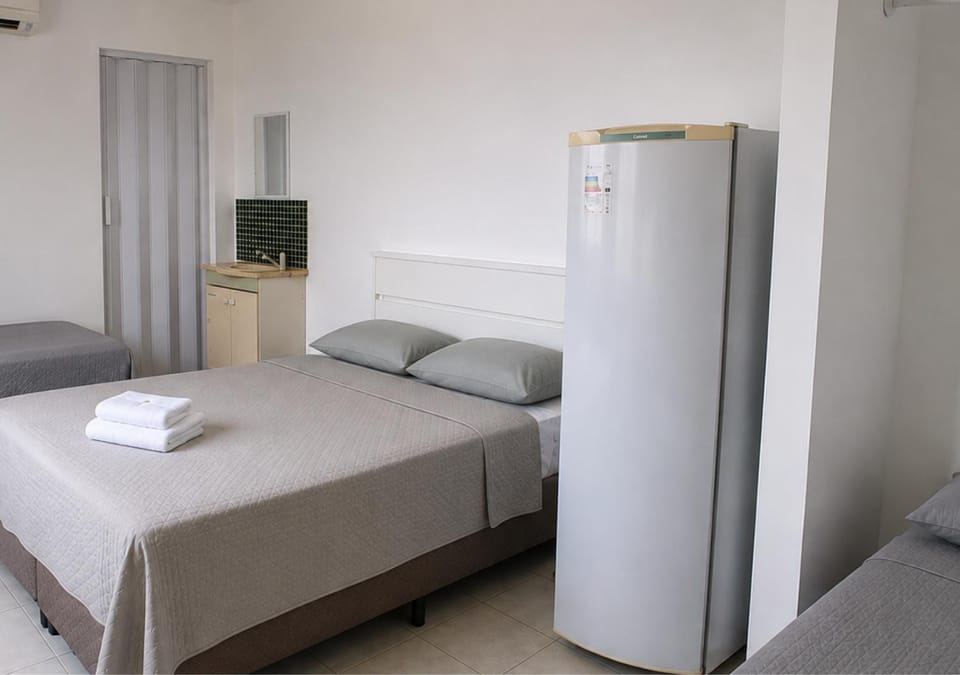 Bed, TV and multimedia, Photo of the whole room, Bedroom, towels, wardrobe