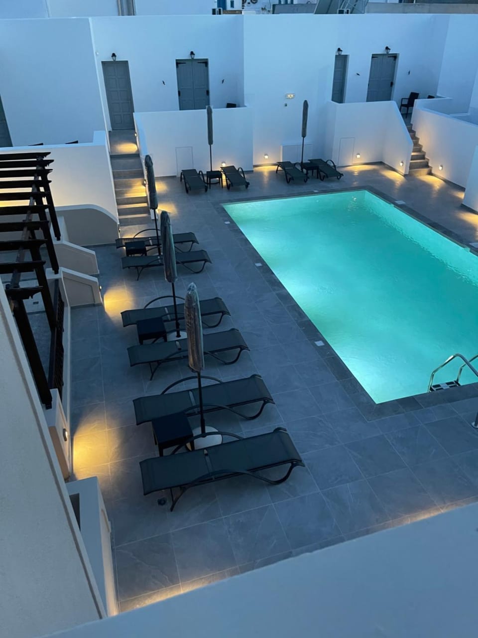 Swimming pool, sunbed