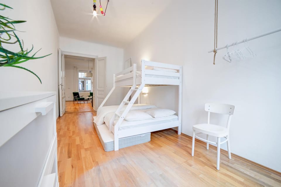 Bedroom, bunk bed