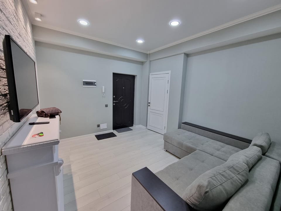 Art Design 2-bedrooms New Central Chisinau Apartment in Chișinău