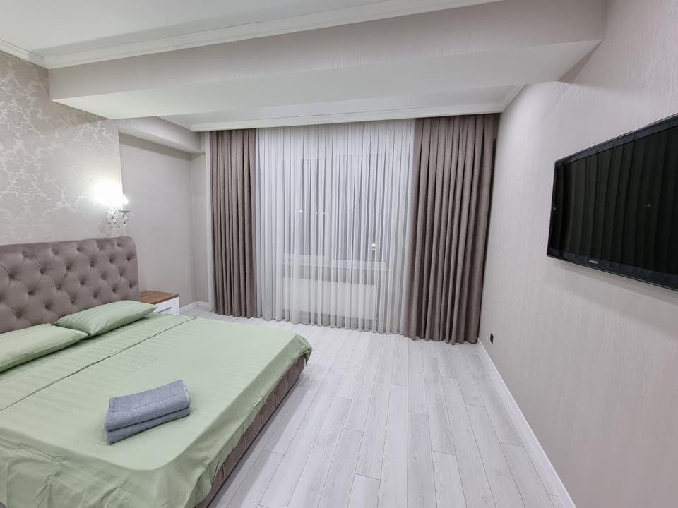 Art Design 2-bedrooms New Central Chisinau Apartment in Chișinău