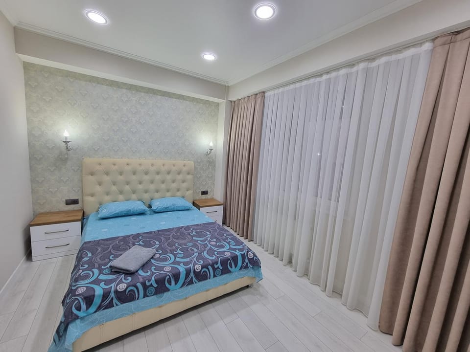 Art Design 2-bedrooms New Central Chisinau Apartment in Chișinău