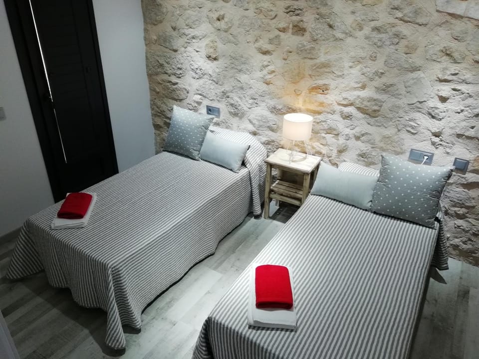 Bed, Photo of the whole room, Decorative detail, Bedroom