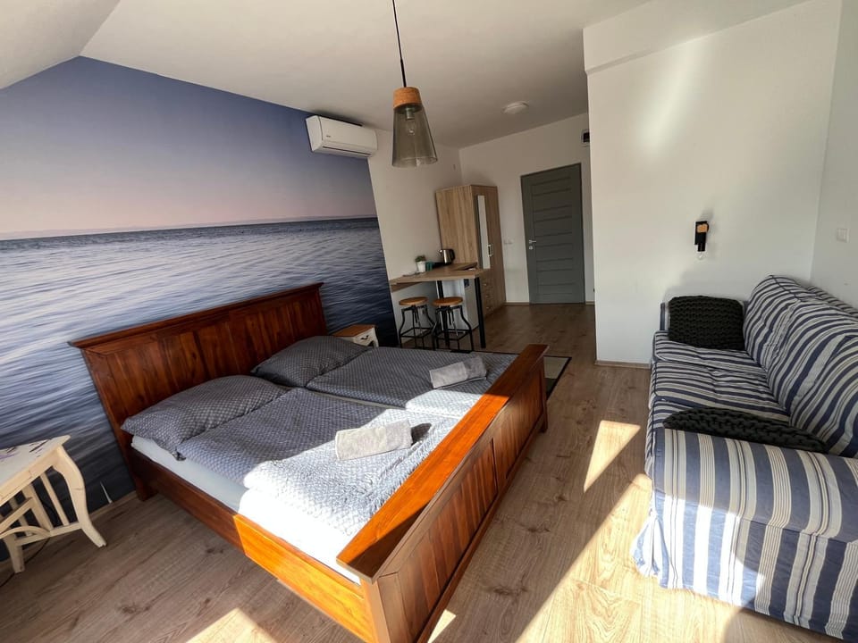 Bed, Photo of the whole room