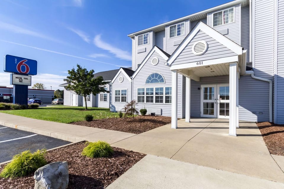 Property building, Day, Property logo or sign, Logo/Certificate/Sign, On site, Time of day