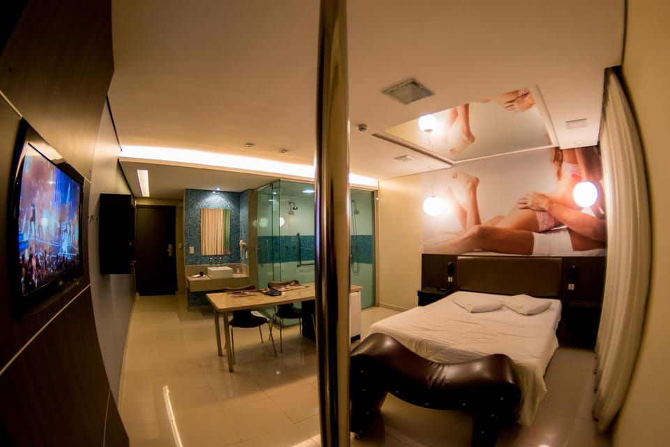 Bed, TV and multimedia, Photo of the whole room, Evening entertainment, Bedroom