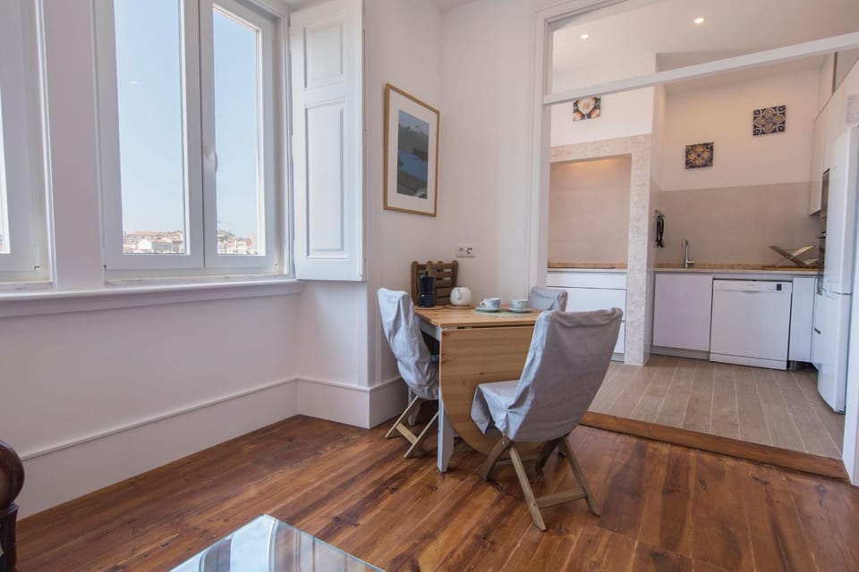 Coffee/tea facilities, Kitchen or kitchenette, Dining area