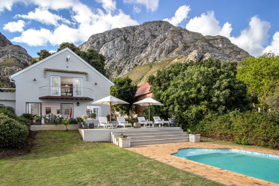 Patio, Garden, Swimming pool
