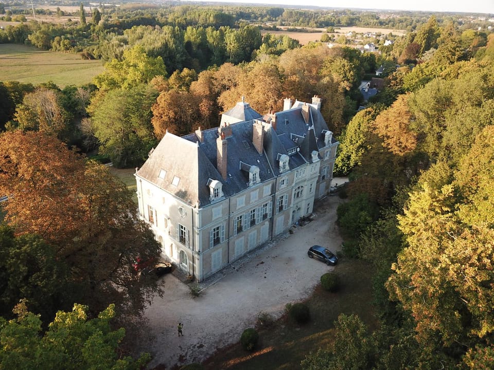 Property building, Natural landscape, Bird's eye view, Garden view, Landmark view, Parking