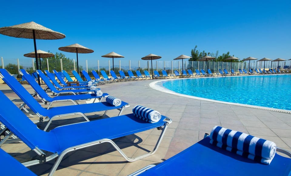 Day, Swimming pool