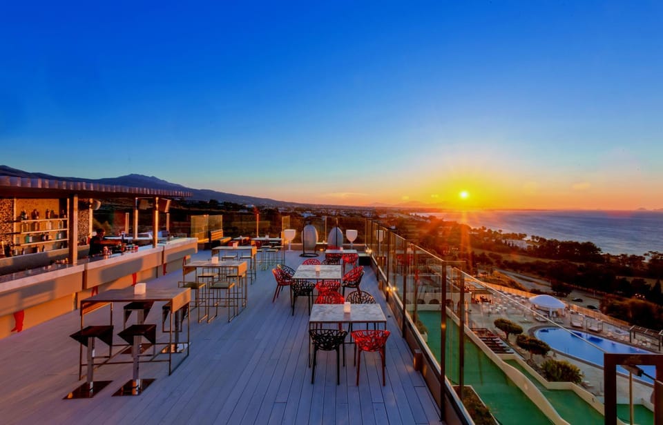 Natural landscape, View (from property/room), Balcony/Terrace, Lounge or bar, Food and drinks, Landmark view, Mountain view, Pool view, Sea view