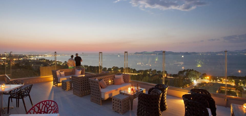View (from property/room), Balcony/Terrace, Lounge or bar, Food and drinks, Mountain view, Sea view