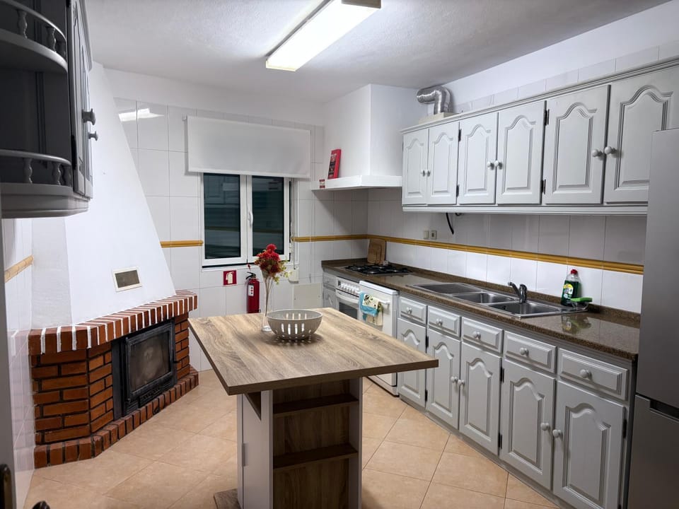 Kitchen or kitchenette, dishwasher